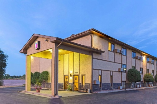 Super 8 by Wyndham Cos/Hwy. 24 E/PAFB Area image 4