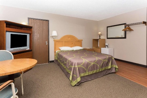 Super 8 by Wyndham Cos/Hwy. 24 E/PAFB Area image 5